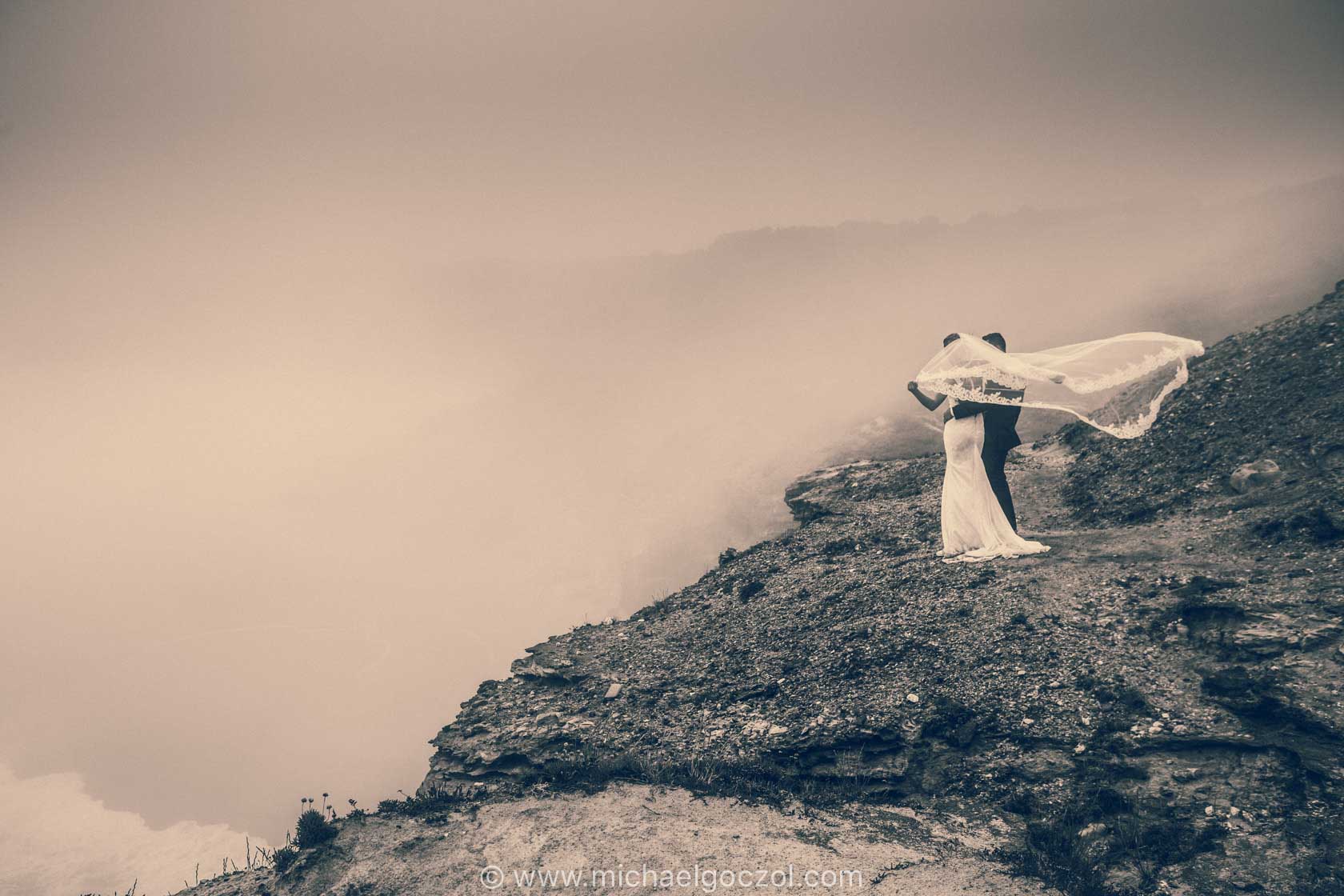 Strandhochzeit-hochzeit-am-meer-hochzeitsfotografie-frankfurt-hochzeitsfotograf-portugal-strandlocation-nazare-trauung-am-strand-hochzeitsfotos-hochzeitsbilder-weddingphotographer-casadapraia-00025